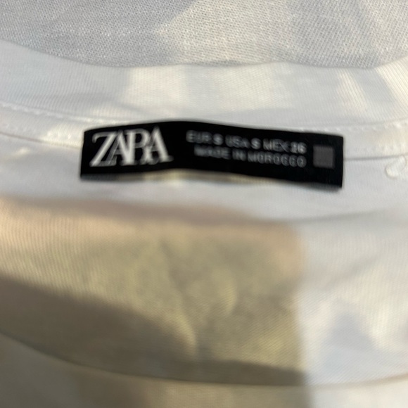 Zara Cream Top with Floral Puff  Sleeves, simple everyday top - Picture 2 of 3